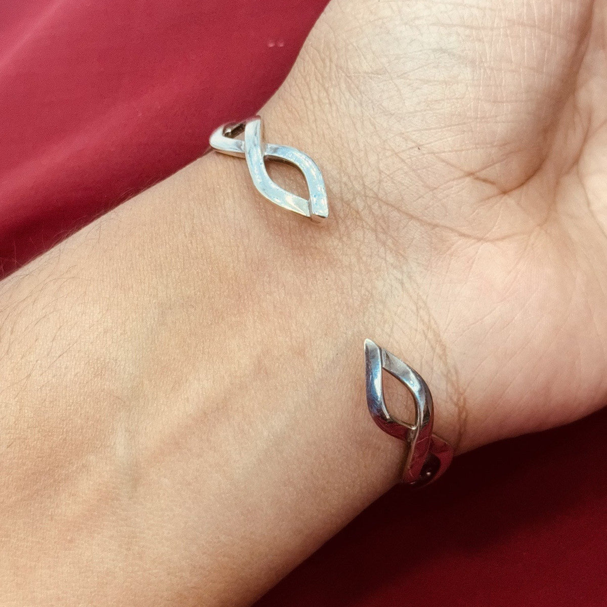 Elegant Adjustable 925 Sterling Silver Bangle