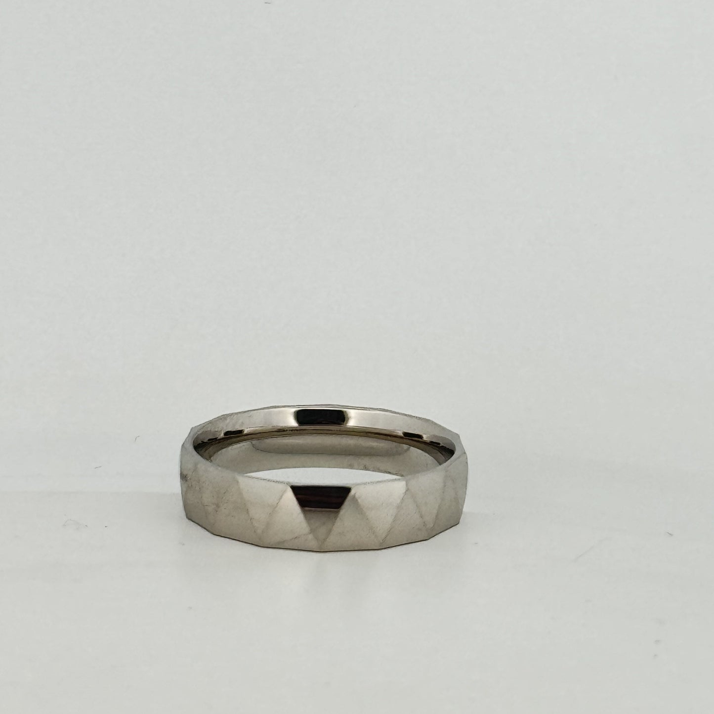 Geometric faceted 925 silver unisex band ring — modern architectural daily wear. - image 1