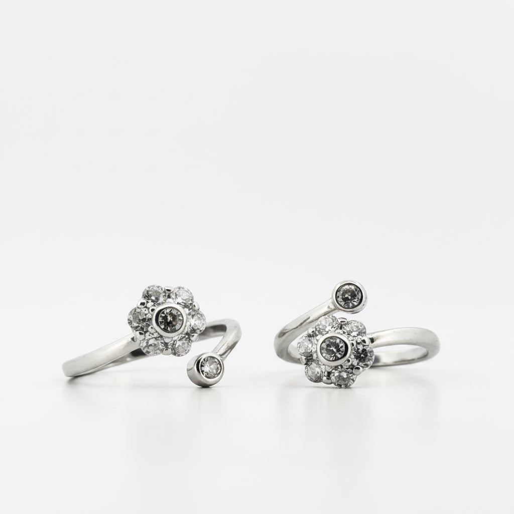 Rhodium-Plated 925 Sterling Silver Flower Toe Ring With White AD Stone