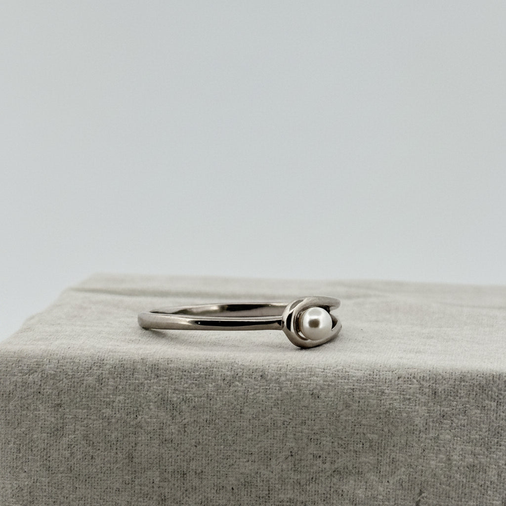 Elegant White Pearl 925 Silver Ring